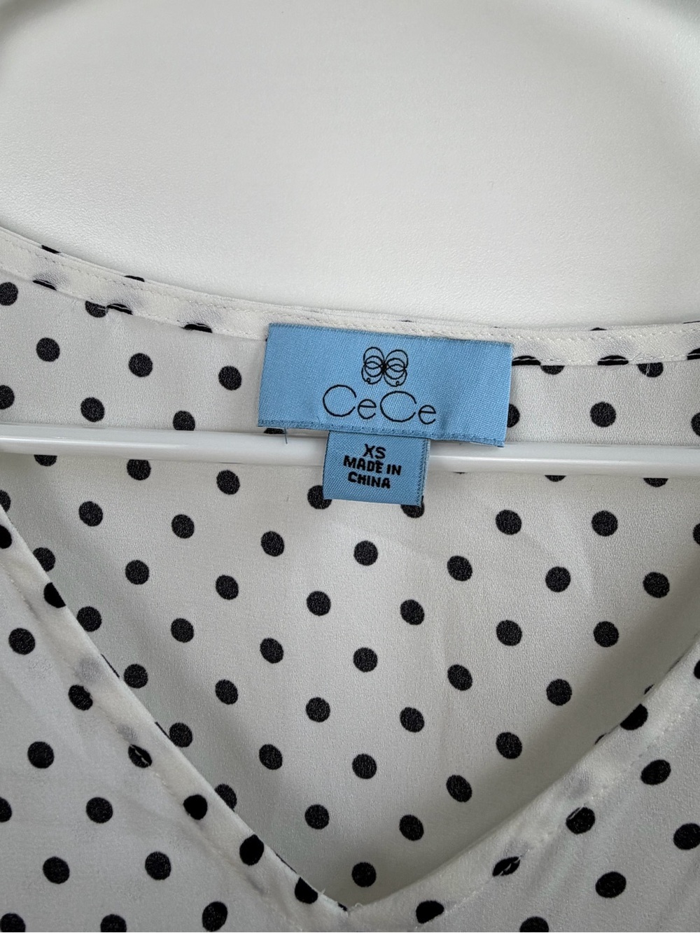 CeCe Polka Dot Tie Sleeve Blouse Top XS NWT - Picture 8 of 9
